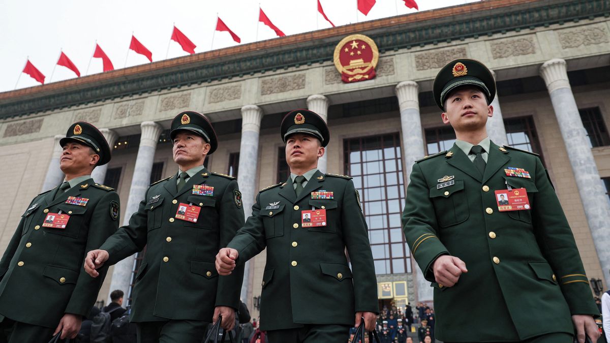 Čína mění taktiku. Místo plánů na invazi sahá po „vydírání“